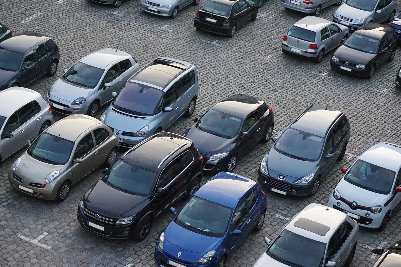 Largeur de place de parking conseils pour un stationnement sans encombre